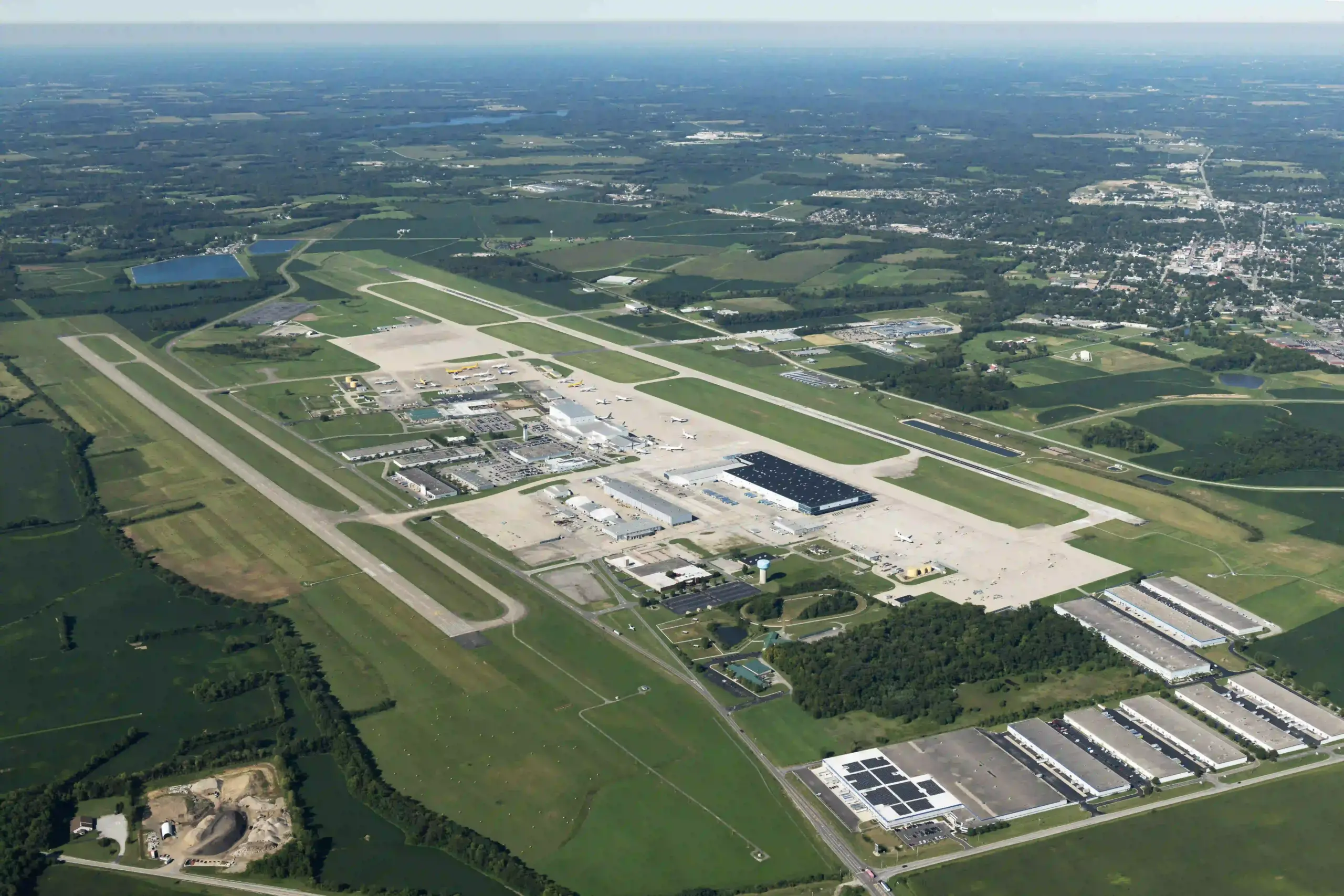 airport-drobe Overhead drone footage of air park
